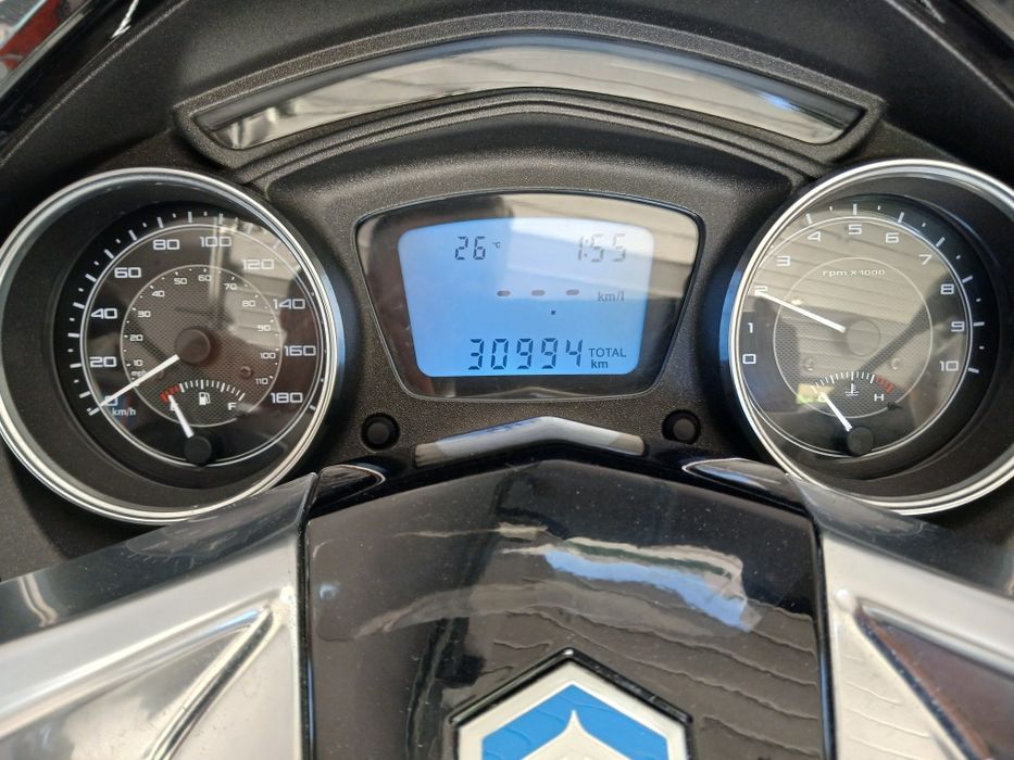 Piaggio x10 125 .