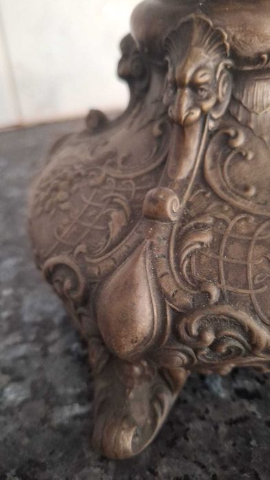 Base de Candeeiro Antiga em Bronze Trabalhado (Querubins) - 35cm