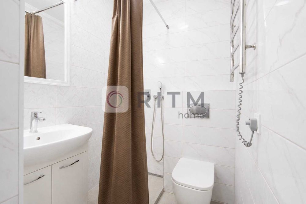 БЕЗ КОМІСІЇ Продаж 2-кімнатної квартири в центрі вул. Вічева