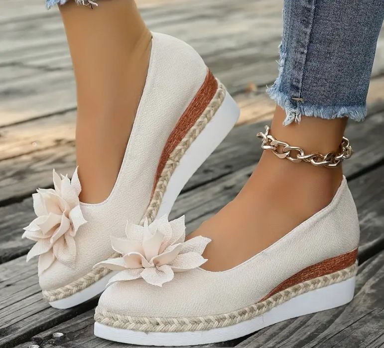 Бежеві туфлі на танкетці жіночі, балетки