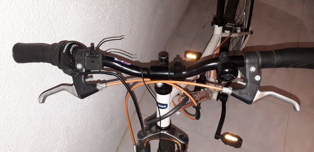 Bicicleta "criança/adolescente", de 4 mudanças, roda 50cm de diâmetro