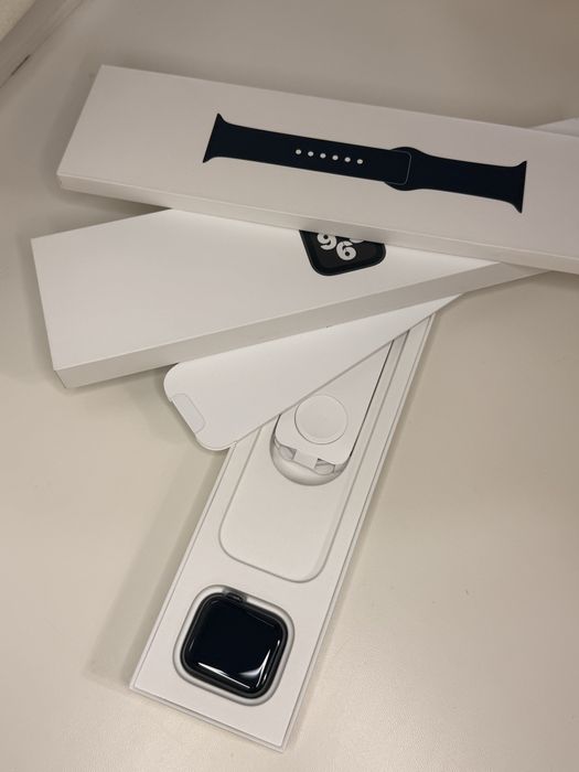 Apple Watch SE 40 мм (2022) — повний комплект
