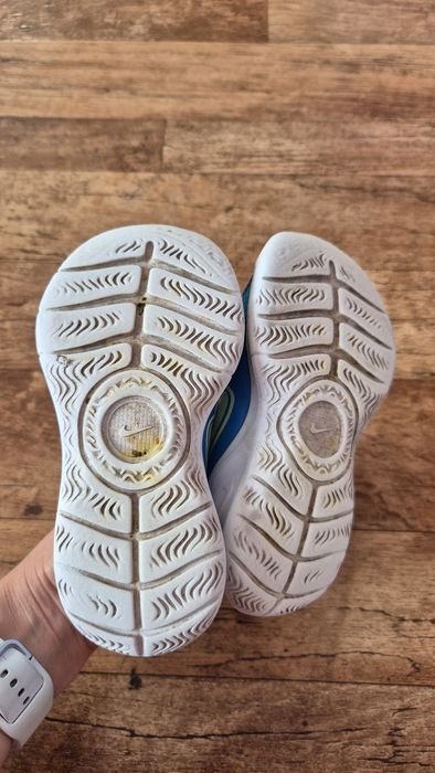 кросівки nike flex runner 27р