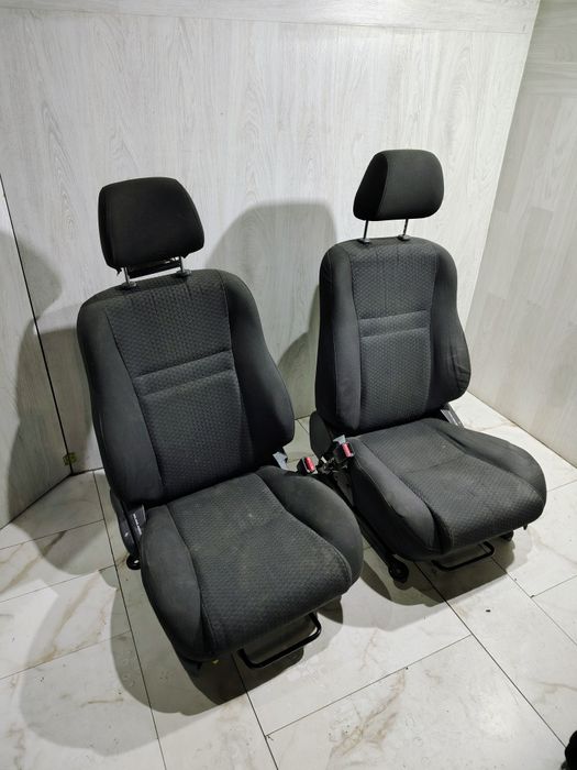 Тряпчаний салон сидіння з підігівом Toyota Avensis T25 авенсіс т25