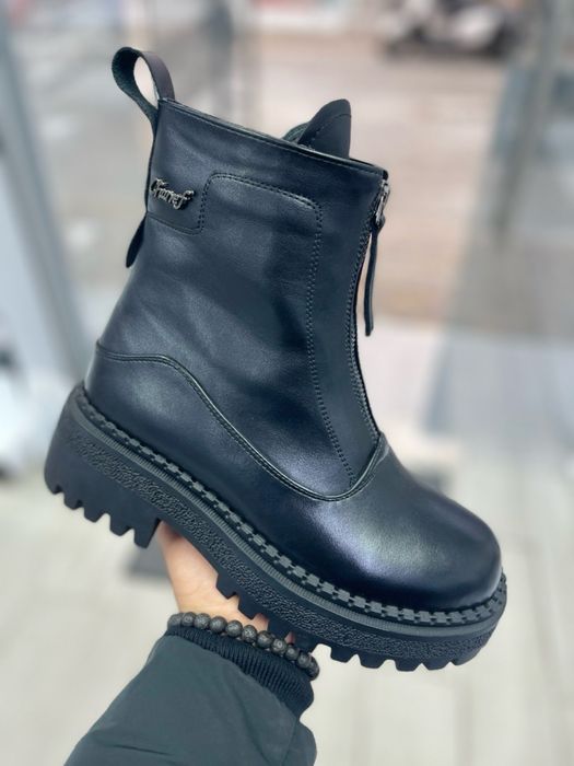 Жіноче зимове взуття