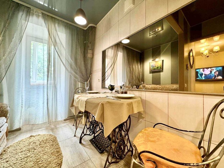 ApartPoltava ЦЕНТР міста 1-кімн Французький шик, готельний чек