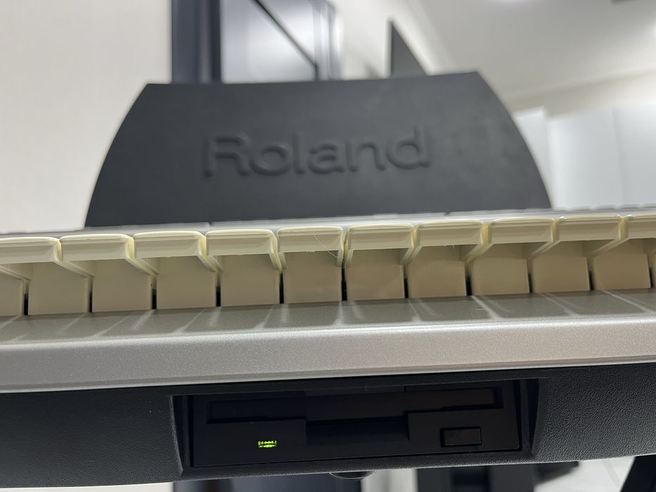 Аранжировщик - Синтезатор Roland EM-55 / Интерактивная клавиатура