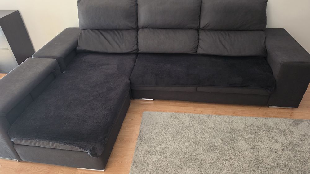 Sofa preto com chaise longue amovivel