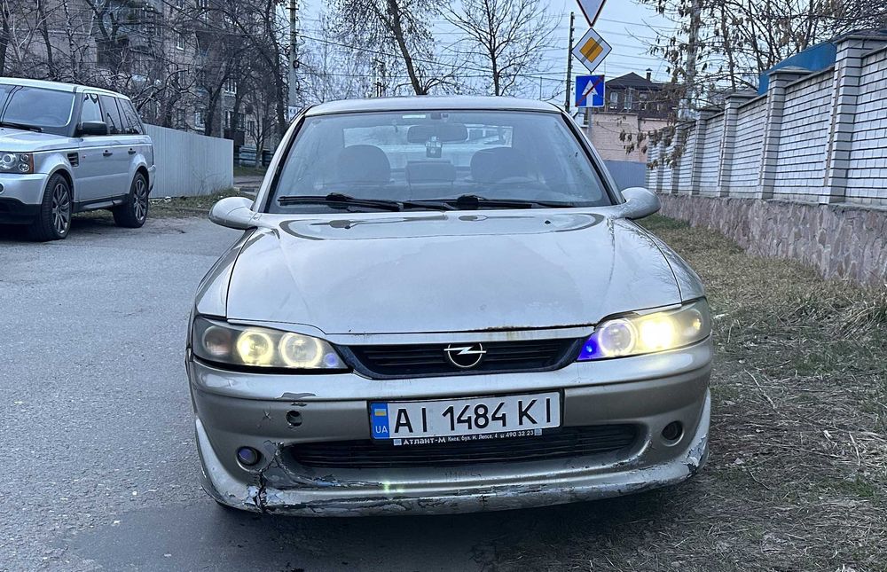 Продам Оpel vectra b 1997року 1.8 бензин. 370тис