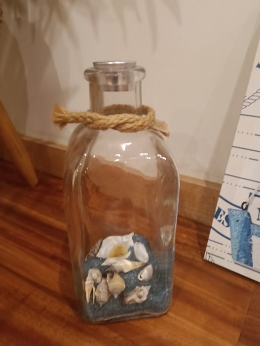 Frasco em vidro com motivos de mar e quadro