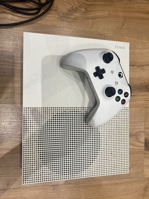 Xbox one s + dwie gry