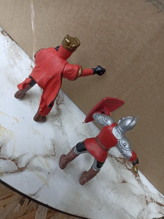 Dwie stare vintage figurki średniowiecznych rycerzy Papo Simba