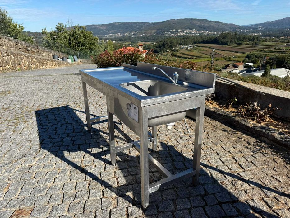 Bancada com pio em inox
