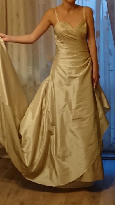 Kremowa suknia ślubna z trenem - rozmiar 38/40