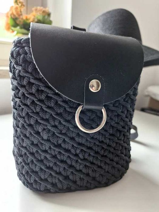 Stylowa, ręcznie robiona czarna torebka mini