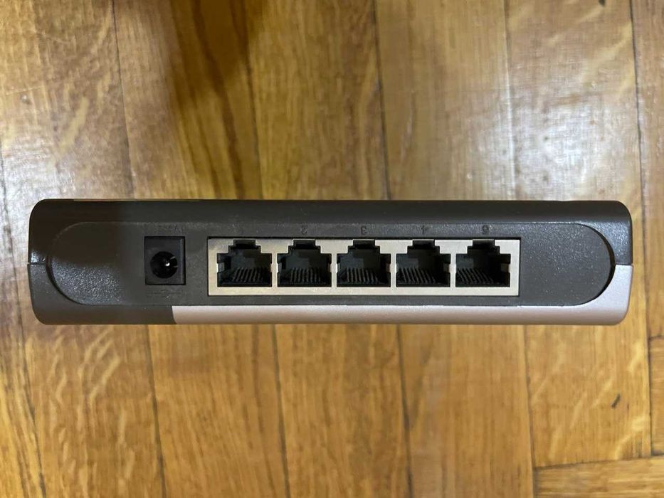 Комутатор D-Link DES-1005D