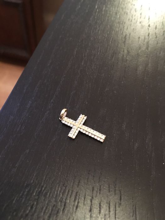 Piękny złoty krzyżyk yes