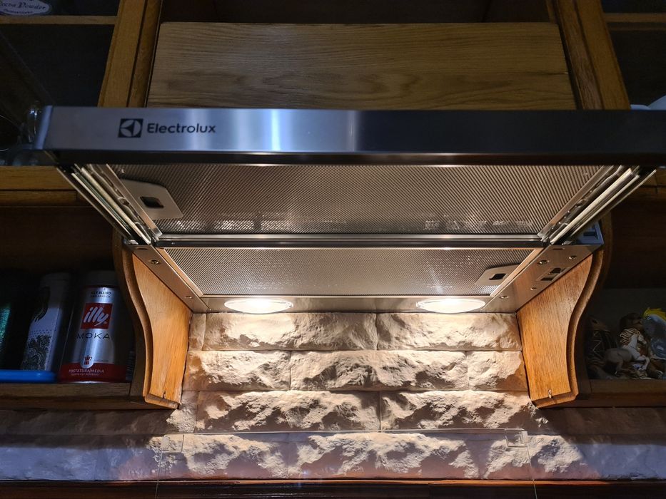 Витяжка Electrolux