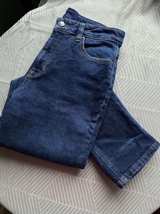 Сині джинси прямого крою