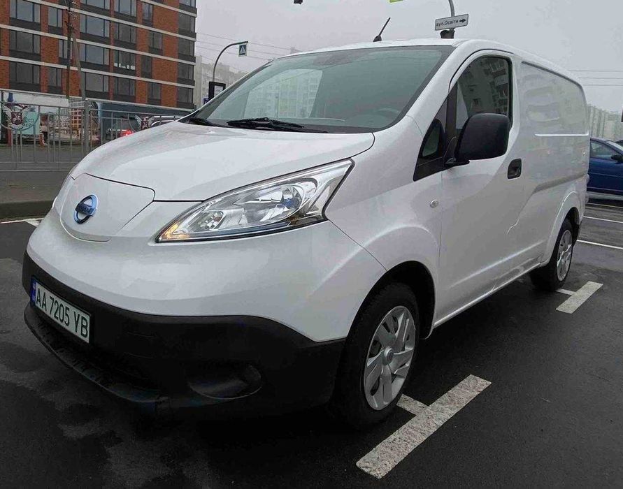 Оренда Nissan e-NV200 електро вантажний