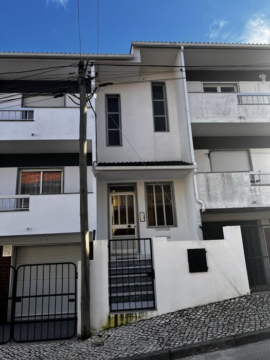 Aluga-se t4 vale milhaços