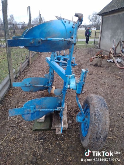 Двох корпусний переворотний плуг