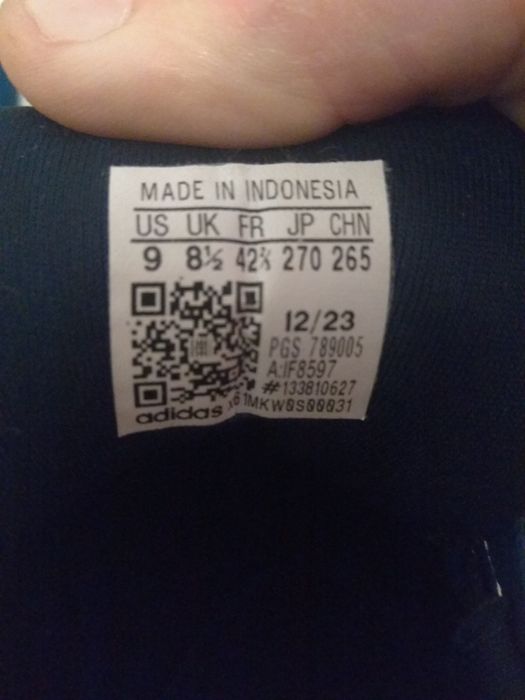 Кросівки для спорту та на кожний день.