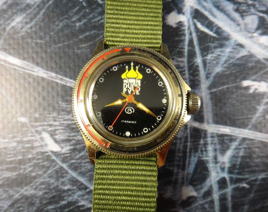 Часы ВОСТОК   механические 17 камней обслужены точны ход