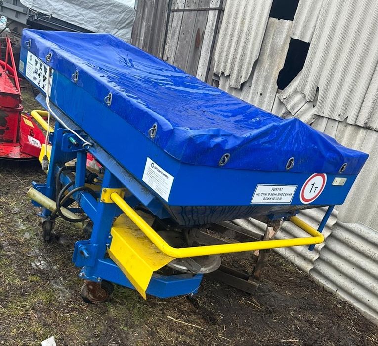 Розкидач мінеральних добрив РМД—1000 ТОВ ”Оріхівсільмаш”