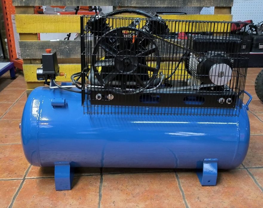 Компреcсор воздушный EnerSol ES-AC310-100-2PRO/12атм/100литр/311л\м/г2