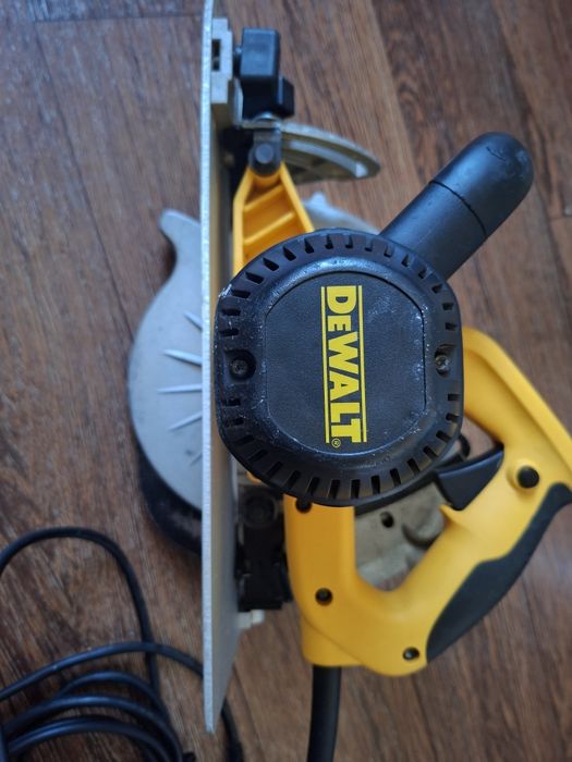 дискова пила Dewalt dwe560- qs