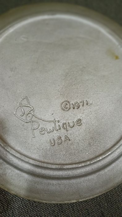 Декоративна олов'яна тарілка. Колекційна тарілка. олово.