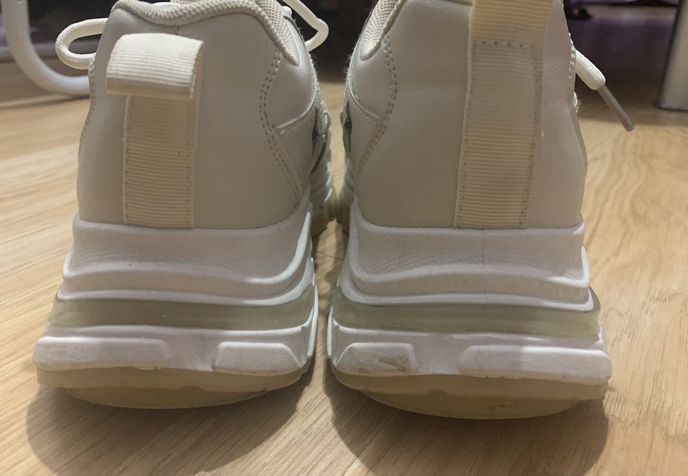 Кросівки жіночі 37-38