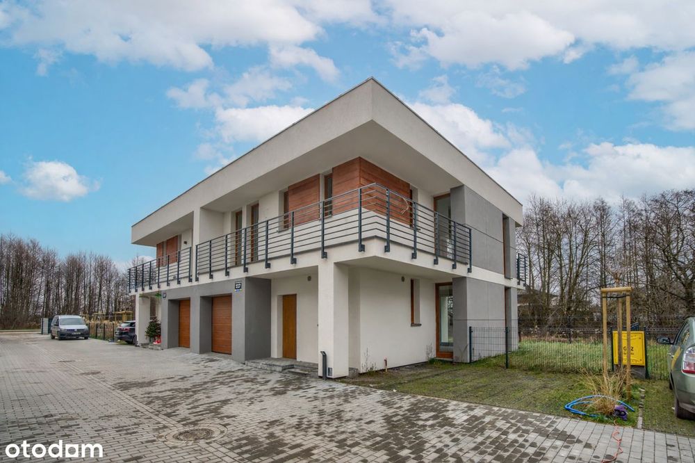 Nowoczesny segment przy ul. Norwida w Słupnie, zabudowie bliźniaczej.