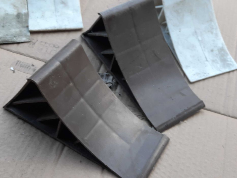 kliny pod koła  małe 14zł za 2szt do pojazdów