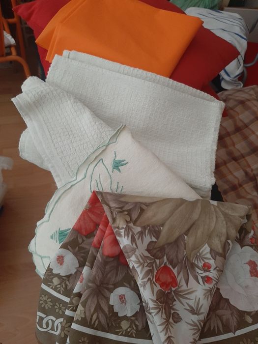 Conj roupa:Cortinados+cortinaWC+Toalha e lençol banho