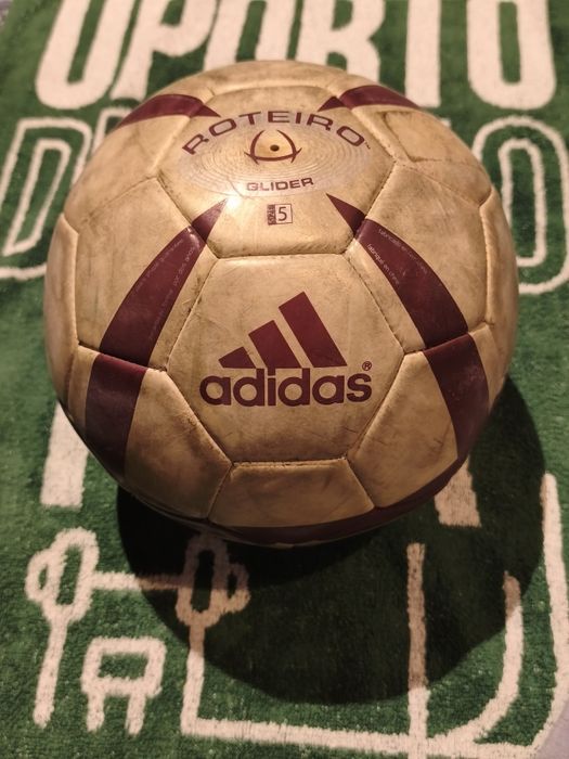 Bola Adidas Roteiro 2004