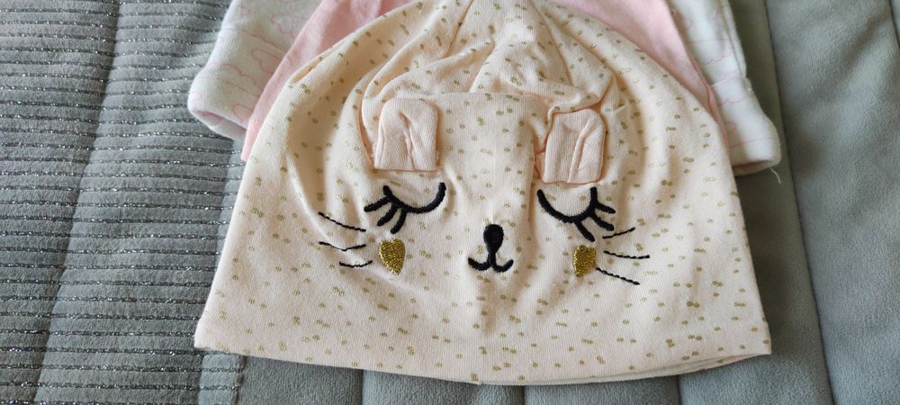 Zestaw czapeczek dla dziewczynki