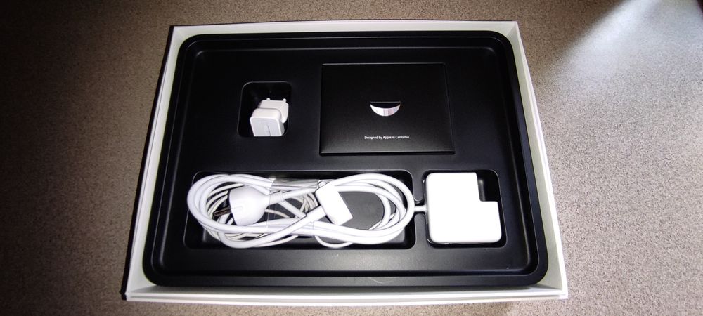 Apple MacBook Air i5 13" / 8GB / 128GB / JAK NOWY / 52 cykle ładowania