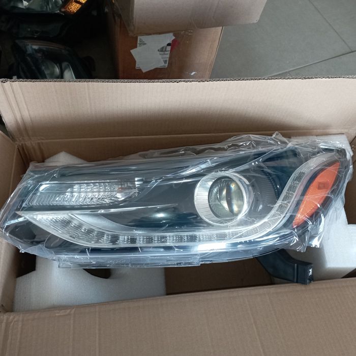 Фара права ліва лед нова Chevrolet Trax 17 -