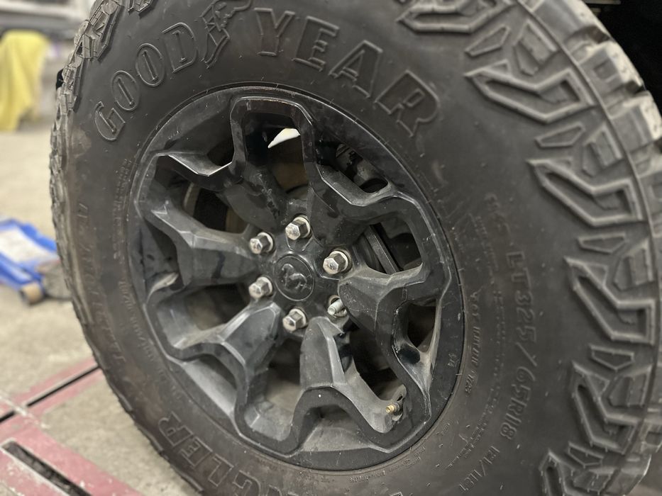 Диски с шинами 35” Dodje RAM TRX 2022 325/65R18