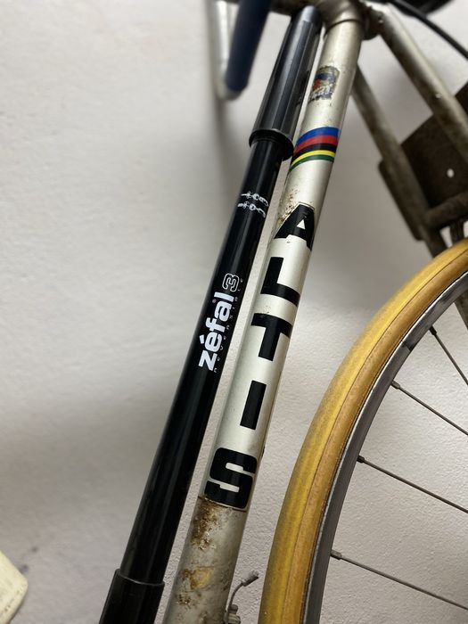 Bicicleta Altis para restauro