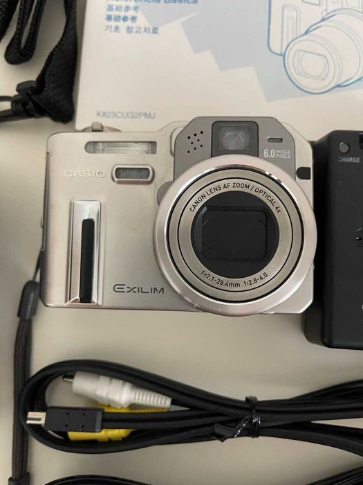 Цифрова компактна камера Casio Exilim EX-P600