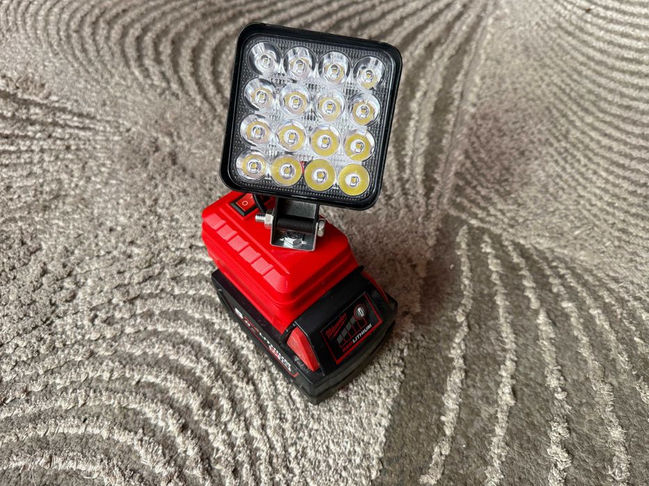 Lampa robocza na baterie Milwaukee m18 lampa warsztatowa milwaukee