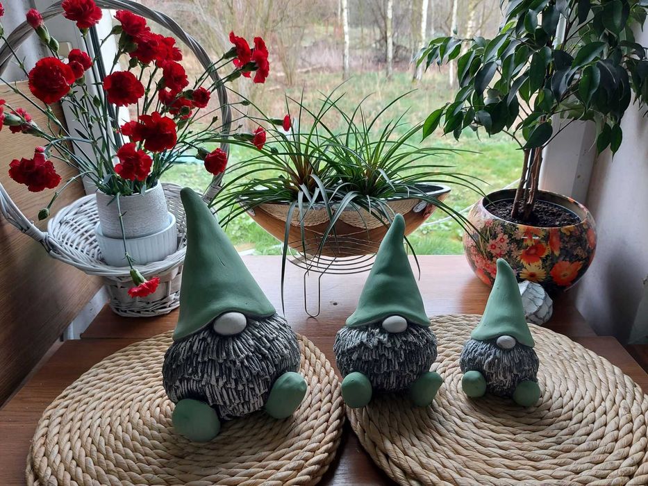 ogród dekoracja ogrodowa  gnom skrzaty gipsowe krasnal brodacze dekor