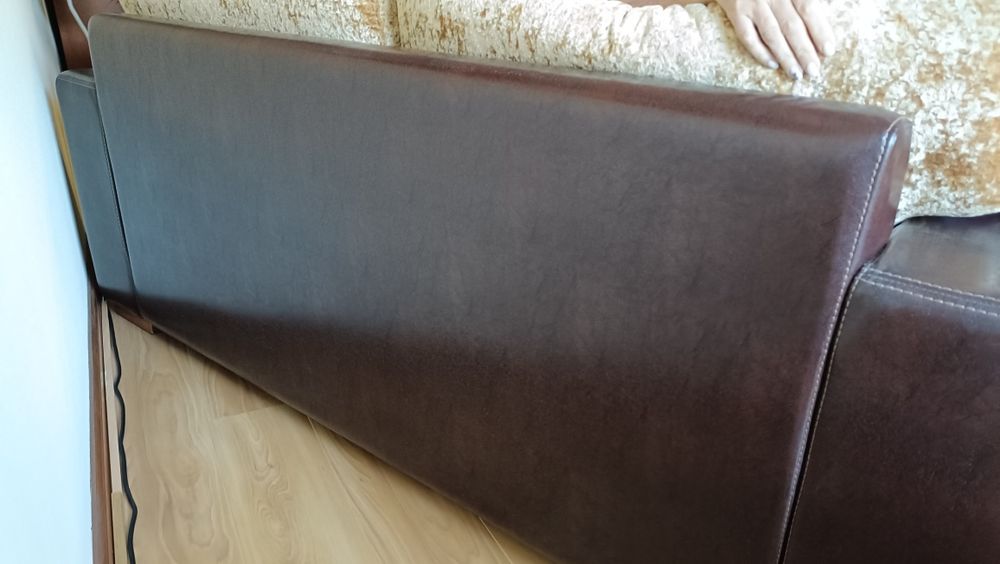 Sofá em veludo Astrakan e pele sintética