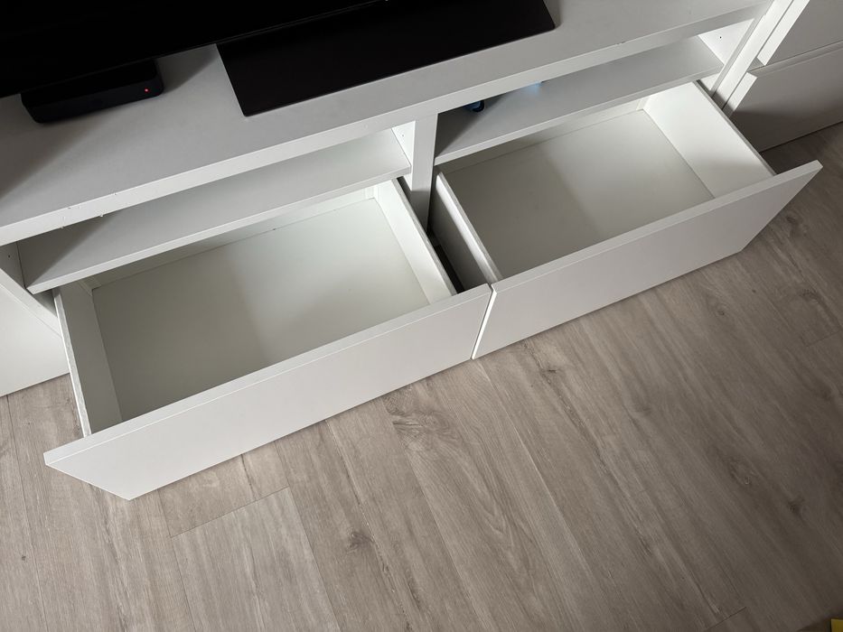 Biała szafka RTV IKEA 2 szuflady