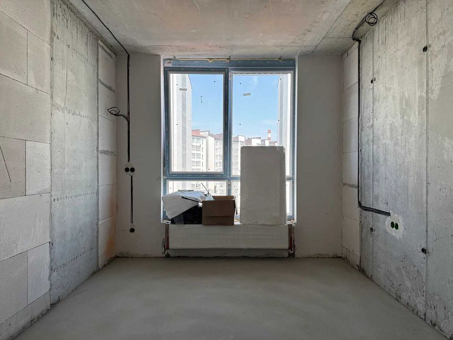 Здана! Однокімнатна з чорновими роботами. Вигідно!