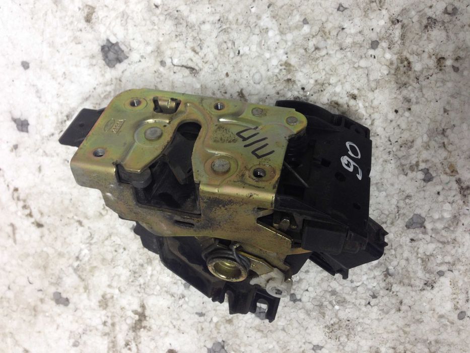 Дверной замок на Ford Focus 2 зад\прав тросиковый