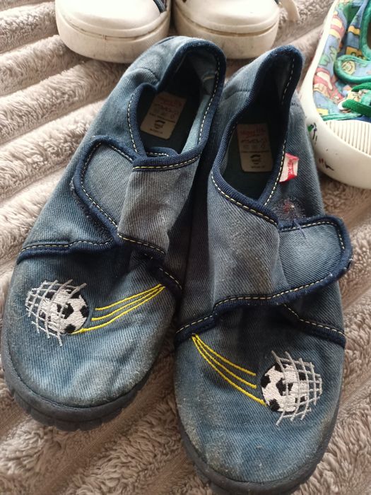 Подарую взуття для хлопчика